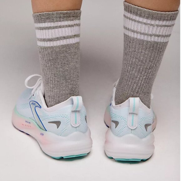 Brooks Glycerin 22 Sneakers Color: White / Limpet Shell / Amparo - Picture 5 of 5